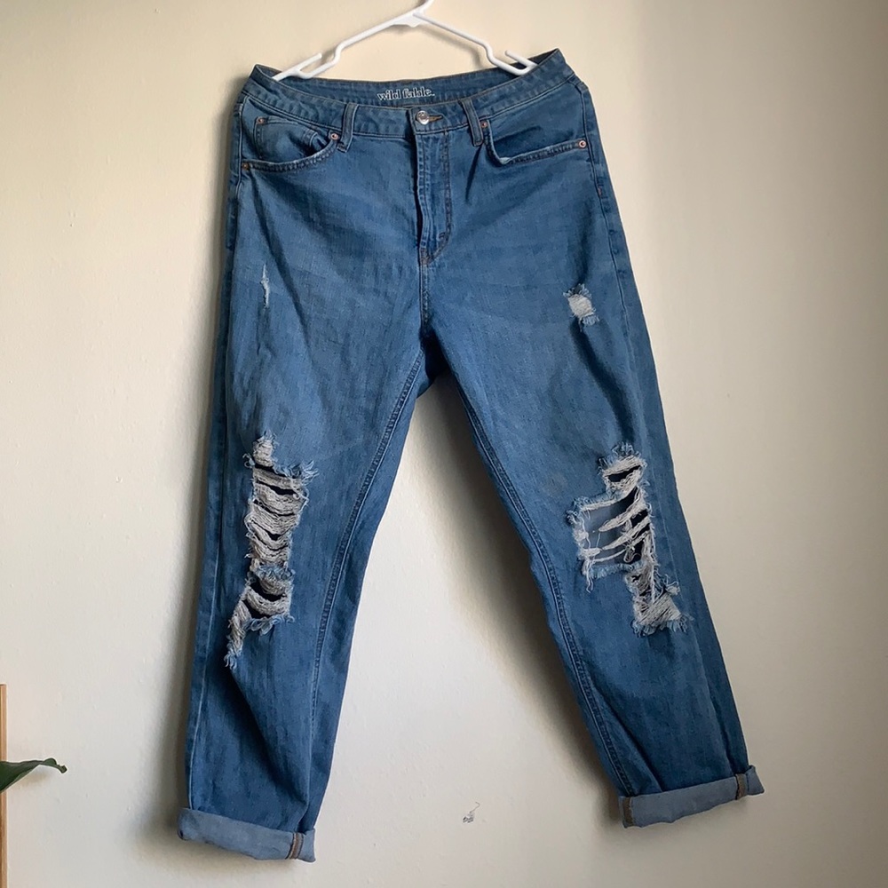 High waisted/ripped mom jeans